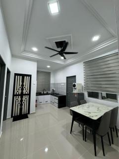 K&A Family Homestay - 5