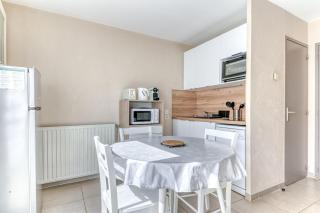 GuestReady - Sleek & Sunny Comfort near the Tram - Lione - 9