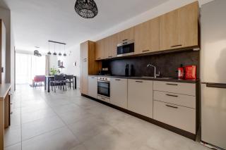 Charming Central Apartment, Your Perfect Getaway - 7