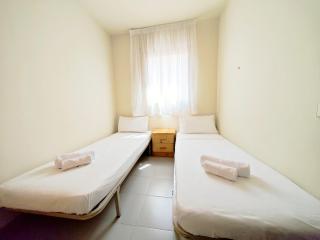 Reina Apartment 150m to Beach with Pool and Balcony near to PortAventura - Salou - 5