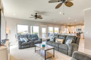 Walk to Coast Crystal Beach Gem with Deck and Views - Crystal Beach - 6