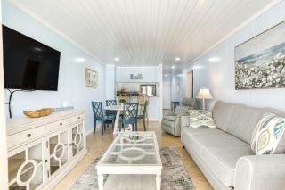 1 Mi to Barefoot Landing Condo with Pool Access! - Myrtle Beach - 7