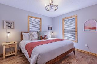 Whispering Pines Cabin - Whittier - 1