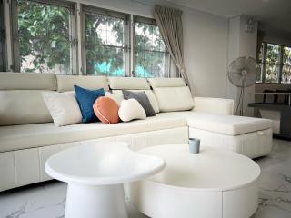 Elegant Classic Home for Leisure & Gatherings! - - 3