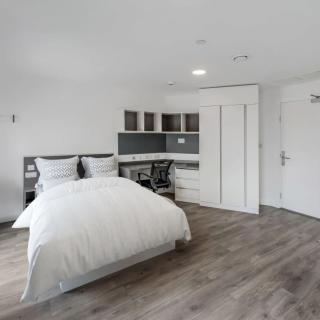 For Students Only Chapter White City in London - 4