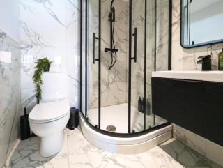 Modern 2Bedrooms with En Suites & Private Balcony - Portsmouth - 9