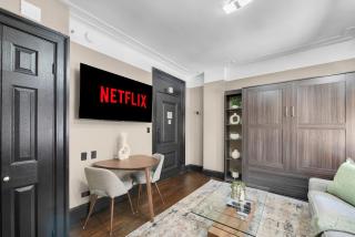 Central NYC Apartment Walking Distance to Everywhere! - New York - 9