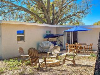 Stylish 4b2b Fire Pit, Grill, Location - Tampa - 6