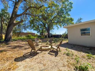 Stylish 4b2b Fire Pit, Grill, Location - Tampa - 4