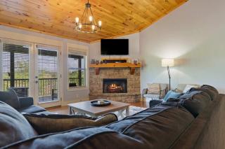 Gorgeous Blue Ridge views spacious retreat with spa - Blue Ridge - 9