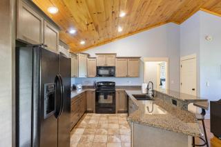 Gorgeous Blue Ridge views spacious retreat with spa - Blue Ridge - 8