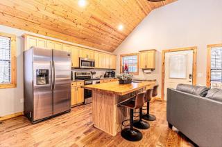 Whispering Pines Cabin - 0