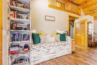 Whispering Pines Cabin - 8