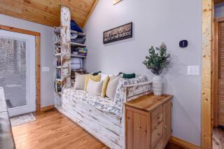 Whispering Pines Cabin - 7