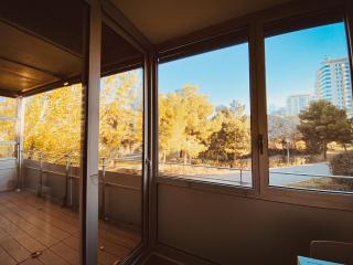 Bright & Fully Equipped 2BR Apartment, 3 min from Beach, Surrounded by Parks - Barcellona - 5