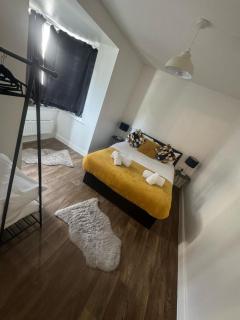 Spacious Marylebone House, Family, 4-BDR, Sleeps Upto 8, Free Parking, WIFI, Garden - Leicester - 1