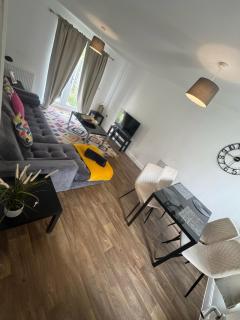Spacious Marylebone House, Family, 4-BDR, Sleeps Upto 8, Free Parking, WIFI, Garden - Leicester - 2