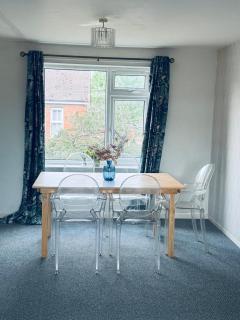Central Upton Upon Severn 2 bedroom property sleeps 6 - 3