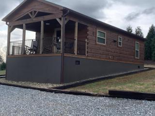 Moore Road Cabin 1 Pet Friendly - Tryon - 2