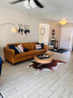 Hidden gem in the Hidden Hills Mini Golf- Pool-Hot Tub-RV parking-EV charger - Phoenix - 0