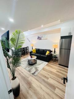 Beautiful 1 bedroom suite close to YYC airport - Calgary - 7