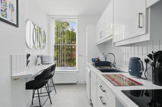 Central flat 4 bedroom, 2 bathroom, 2x parking - StayByNumbers - Belfast - 5