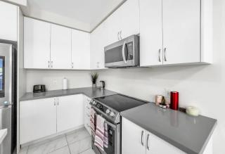 Modern Comfort in Clarington - 7