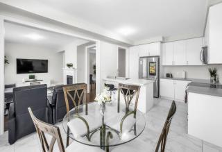 Modern Comfort in Clarington - 6