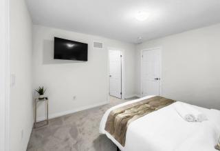 Modern Comfort in Clarington - 3