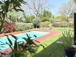 Villa familiale avec piscine chauffée - La Lande-de-Fronsac - 0
