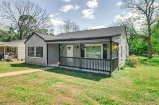 6 Mi to Crowders Mountain Peaceful Home with Porch - Kings Mountain - 0