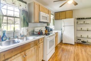 6 Mi to Crowders Mountain Peaceful Home with Porch - Kings Mountain - 3