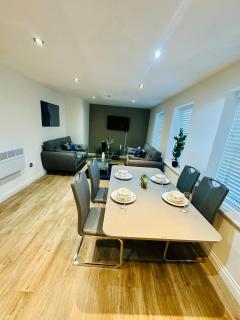 2 Beds Mint drive With Secure car Or Van Park w WiFi-Netflix No Deposit Required - Birmingham - 7