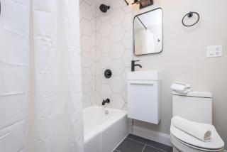 Newly Renovated w Exposed Brick - Boston - 5