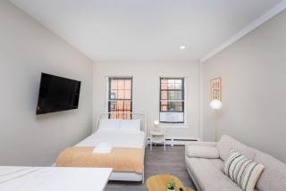 Newly Renovated w Exposed Brick - Boston - 4