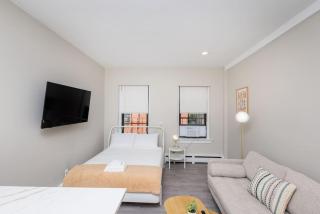 Newly Renovated w Exposed Brick - Boston - 3