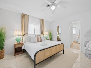 Sunshine Retreat I Waterfront I Pool I Paddle Boards I Bikes - Fort Lauderdale - 0