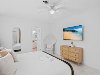 Sunshine Retreat I Waterfront I Pool I Paddle Boards I Bikes - Fort Lauderdale - 1