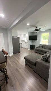Homey 2Bed 1Bath Home in Quiet Neighborhood - 6