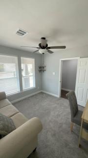 Homey 2Bed 1Bath Home in Quiet Neighborhood - Houston - 3