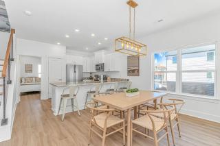 4BR Beach House with Private Pool 1000ft from the beach - Myrtle Beach - 1