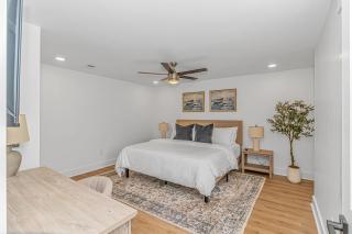 Beachside 5BR 5BTH Bungalow, 1 Block from Ocean - Myrtle Beach - 7