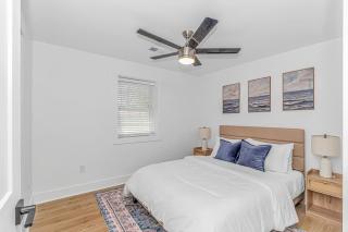 Beachside 5BR 5BTH Bungalow, 1 Block from Ocean - Myrtle Beach - 5