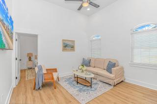 Beachside 5BR 5BTH Bungalow, 1 Block from Ocean - Myrtle Beach - 3