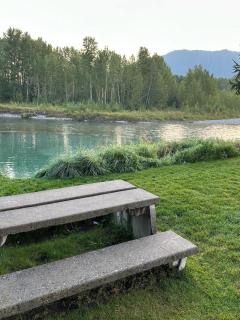 541 Fernie B.C. SKI BIKE FISH Cozy Condo w Queen and Kitchen - Fernie - 4