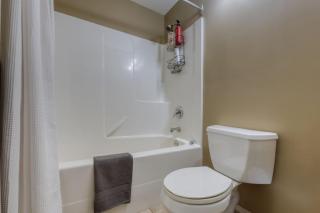 Fernie Ski Bike Fish Double Queen Room on the River - Fernie - 3