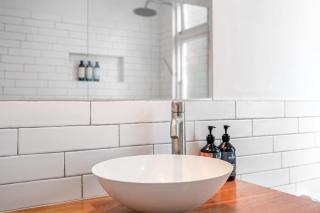 Cosy Upgraded Character Home in Leafy West Hobart - - 5