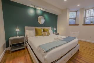 Classic 2Bed 2Bath Apartment w patio in Back Bay - Boston - 1