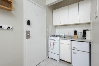 Centrally Located Basic Studio - Boston - 3