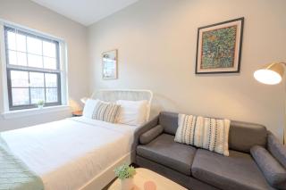 Quaint Studio Apt Close to Fenway - Boston - 4
